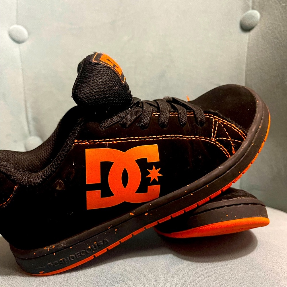 Like new boys DC shoes!